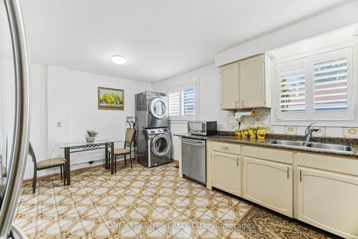 Photo 13 at 4 Manorcrest Street, Central Park, Brampton