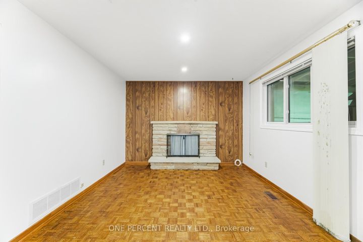 Photo 16 at 4 Manorcrest Street, Central Park, Brampton