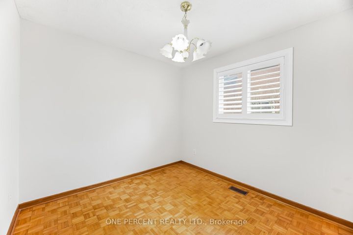 Photo 18 at 4 Manorcrest Street, Central Park, Brampton