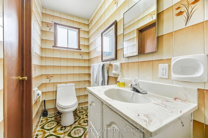 Photo 20 at 4 Manorcrest Street, Central Park, Brampton