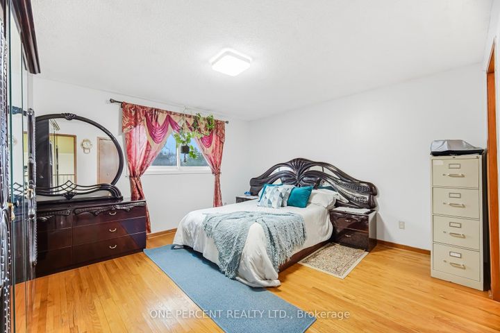 Photo 22 at 4 Manorcrest Street, Central Park, Brampton