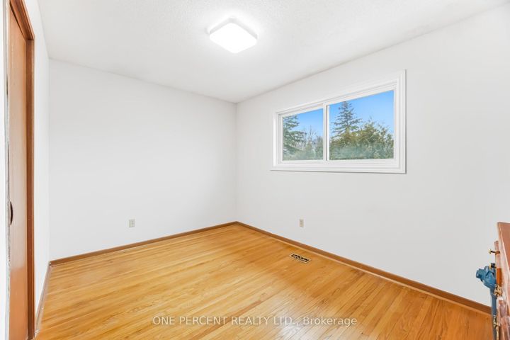 Photo 25 at 4 Manorcrest Street, Central Park, Brampton