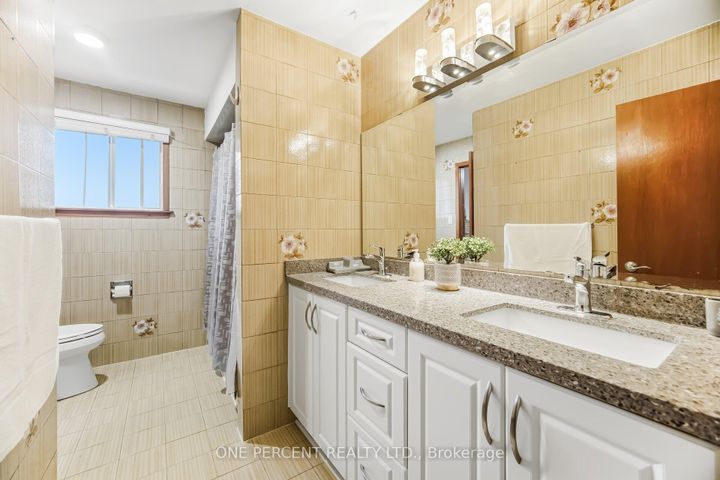 Photo 29 at 4 Manorcrest Street, Central Park, Brampton