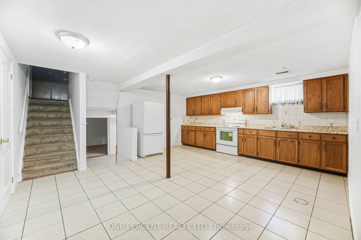 Photo 31 at 4 Manorcrest Street, Central Park, Brampton