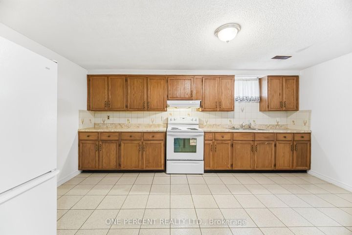 Photo 32 at 4 Manorcrest Street, Central Park, Brampton