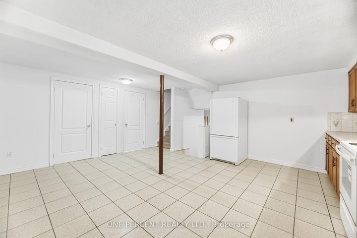 Photo 33 at 4 Manorcrest Street, Central Park, Brampton