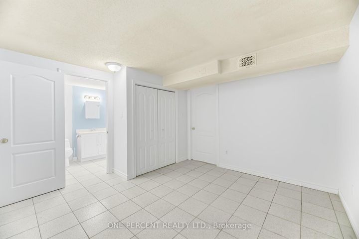 Photo 37 at 4 Manorcrest Street, Central Park, Brampton