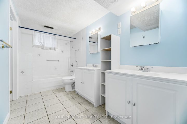 Photo 38 at 4 Manorcrest Street, Central Park, Brampton