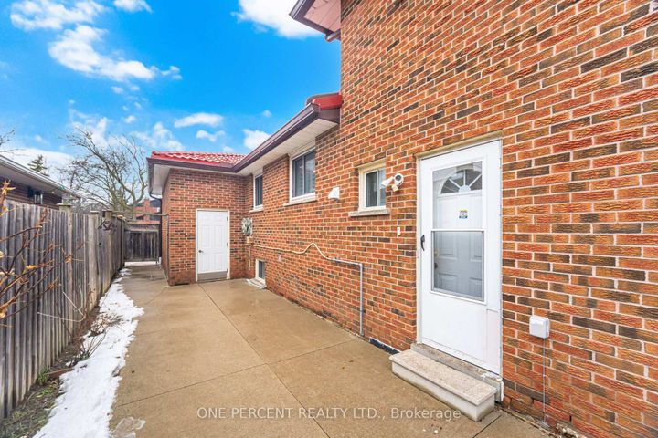 Photo 44 at 4 Manorcrest Street, Central Park, Brampton