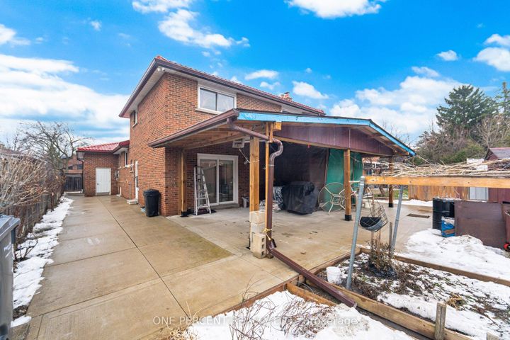 Photo 47 at 4 Manorcrest Street, Central Park, Brampton