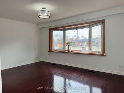 Photo 4 at 28 Eringate Drive, West Deane, Toronto