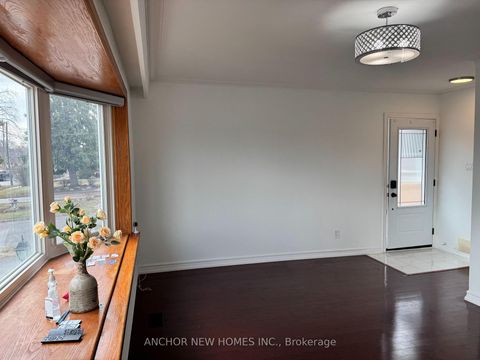 Photo 7 at 28 Eringate Drive, West Deane, Toronto