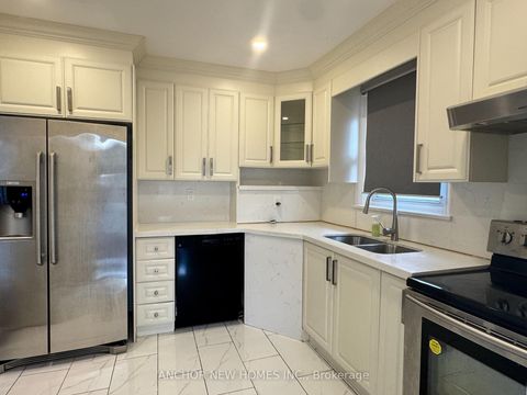 Photo 9 at 28 Eringate Drive, West Deane, Toronto