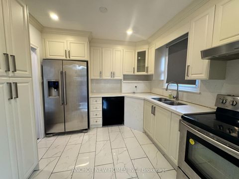 Photo 10 at 28 Eringate Drive, West Deane, Toronto