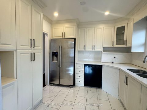 Photo 11 at 28 Eringate Drive, West Deane, Toronto