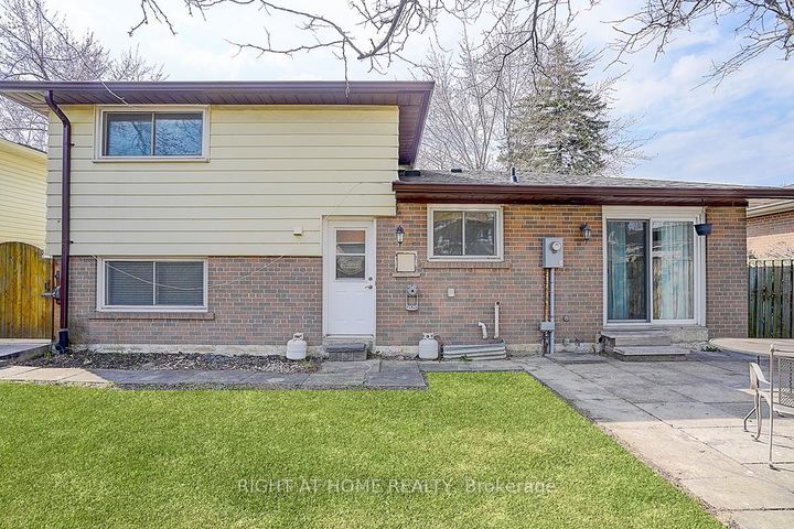 Photo 4 at 11 Tullamore Road, Brampton East, Brampton