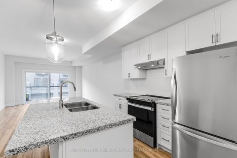 Photo 5 at 85 - 1760A Lawrence Avenue W, Rustic, Toronto