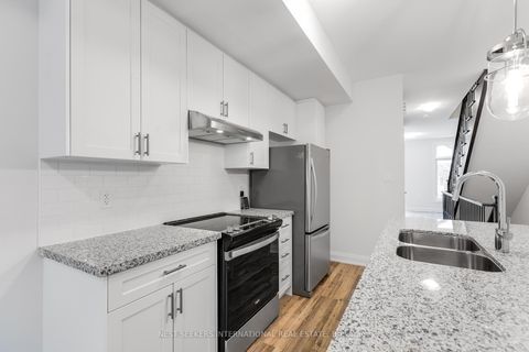 Photo 6 at 85 - 1760A Lawrence Avenue W, Rustic, Toronto