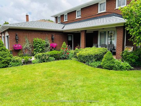 Photo 3 at 21 Disan Court, Beaumonde Heights, Toronto