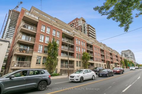 Photo 1 at 121 - 900 Mount Pleasant Road, Mount Pleasant West, Toronto