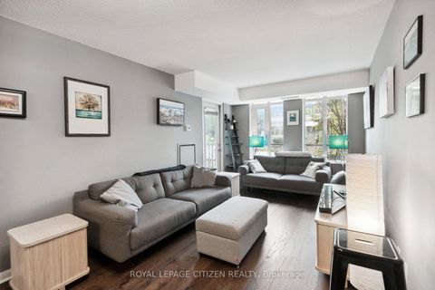 Photo 2 at 121 - 900 Mount Pleasant Road, Mount Pleasant West, Toronto