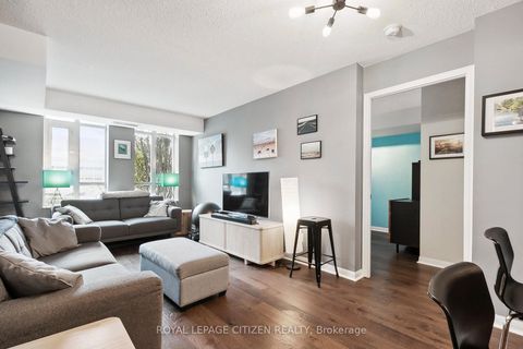 Photo 5 at 121 - 900 Mount Pleasant Road, Mount Pleasant West, Toronto