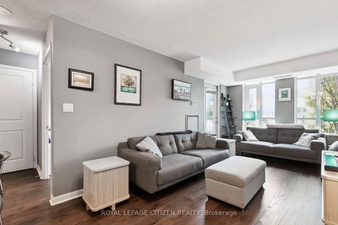 Photo 6 at 121 - 900 Mount Pleasant Road, Mount Pleasant West, Toronto