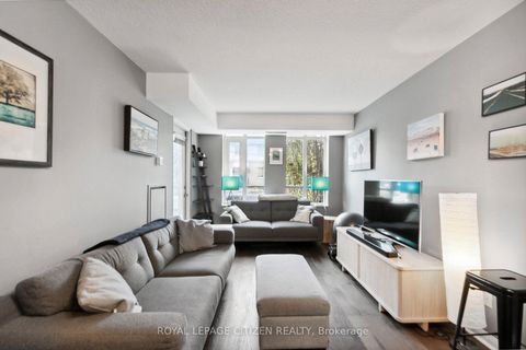 Photo 7 at 121 - 900 Mount Pleasant Road, Mount Pleasant West, Toronto