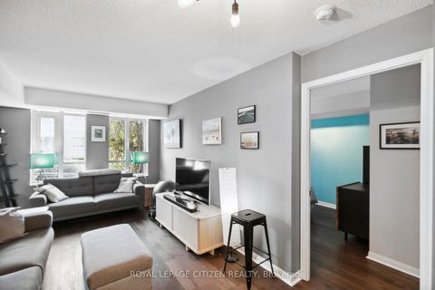 Photo 8 at 121 - 900 Mount Pleasant Road, Mount Pleasant West, Toronto