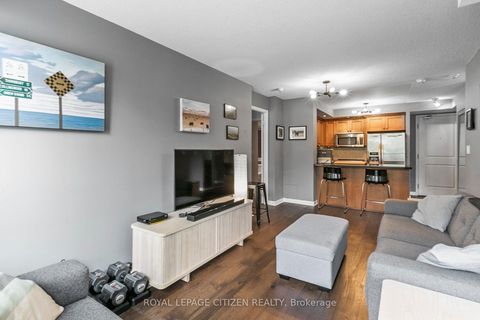 Photo 10 at 121 - 900 Mount Pleasant Road, Mount Pleasant West, Toronto