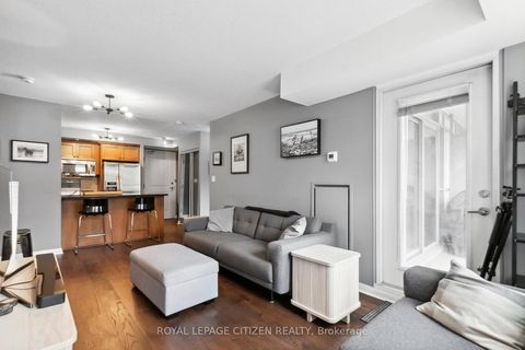 Photo 12 at 121 - 900 Mount Pleasant Road, Mount Pleasant West, Toronto