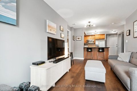 Photo 14 at 121 - 900 Mount Pleasant Road, Mount Pleasant West, Toronto