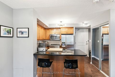 Photo 18 at 121 - 900 Mount Pleasant Road, Mount Pleasant West, Toronto