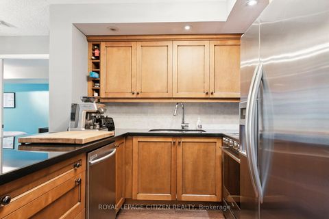 Photo 22 at 121 - 900 Mount Pleasant Road, Mount Pleasant West, Toronto