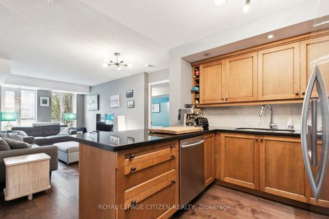 Photo 23 at 121 - 900 Mount Pleasant Road, Mount Pleasant West, Toronto