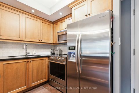 Photo 25 at 121 - 900 Mount Pleasant Road, Mount Pleasant West, Toronto