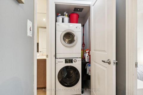 Photo 36 at 121 - 900 Mount Pleasant Road, Mount Pleasant West, Toronto