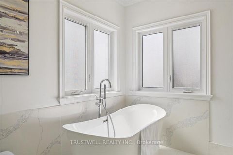 Photo 23 at 98 Castle Hill Drive, L'Amoreaux, Toronto