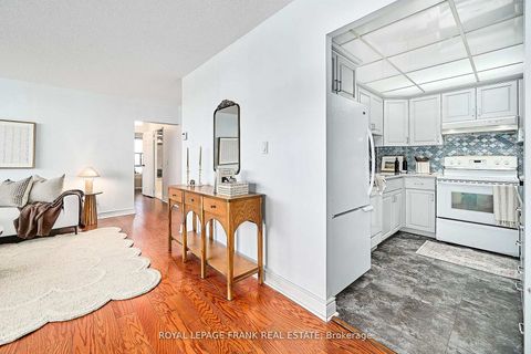 Photo 8 at 505 - 55 William Street E, McLaughlin, Oshawa