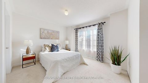 Photo 18 at 10 Cornerside Way, Brooklin, Whitby