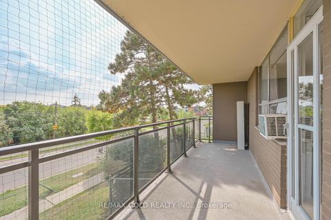 Photo 5 at 207 - 60 Stevenson Road N, Jamestown, Toronto