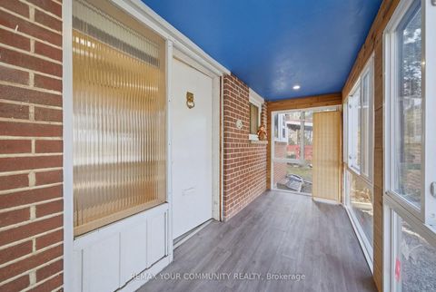 Photo 3 at 3 Forsythia Drive, Guildwood, Toronto