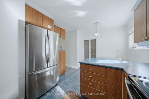 Photo 12 at 3 Forsythia Drive, Guildwood, Toronto