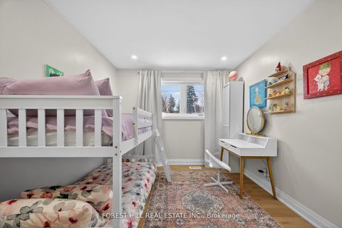 Photo 13 at 4 Holman Crescent, Aurora Highlands, Aurora