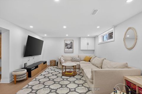 Photo 26 at 4 Holman Crescent, Aurora Highlands, Aurora