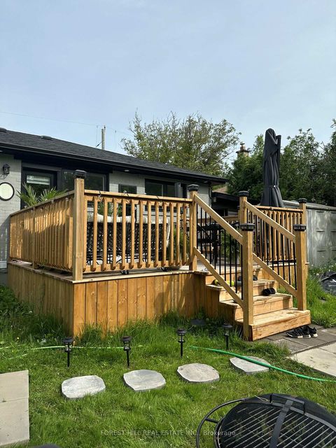 Photo 31 at 4 Holman Crescent, Aurora Highlands, Aurora