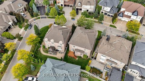 Photo 2 at 134 Orleans Circle, Vellore Village, Vaughan