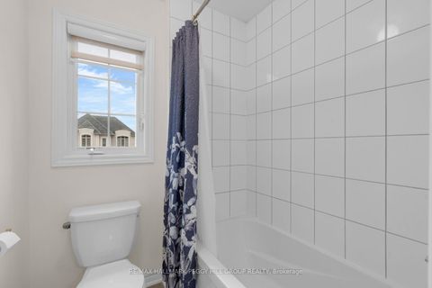 Photo 11 at 34 Valleo Street, Keswick North, Georgina