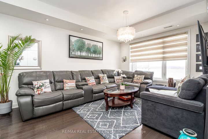 Photo 13 at 341 Veterans Drive, Northwest Brampton, Brampton