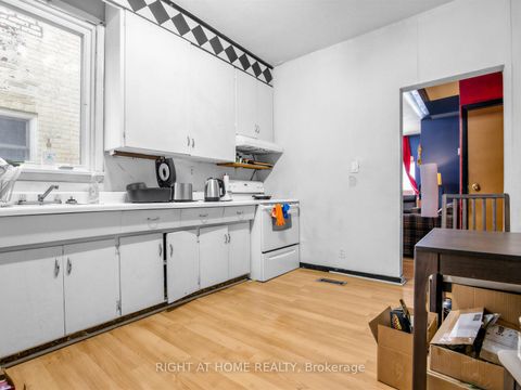 Photo 5 at 96 Massey Street, Niagara, Toronto